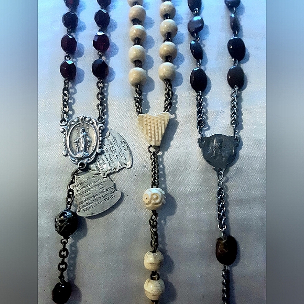 3 Vintage Rosary Turn of The Century featuring Cut Glass, Wood & Carved Bone - Picture 9 of 9